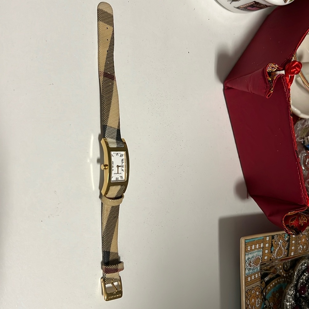 Registered model, all stainless steel, waterresistant, Burberry watch